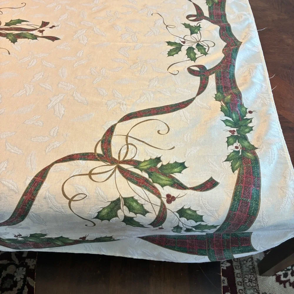 LENOX Holiday Nouveau‎ Tablecloth Christmas Holly Ribbon Ivory Damask 60x102